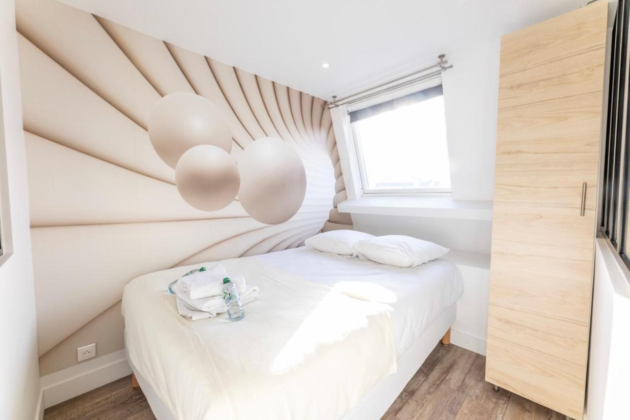 Amazing Apartment Under The Roof In Paris 8Th ภายนอก รูปภาพ