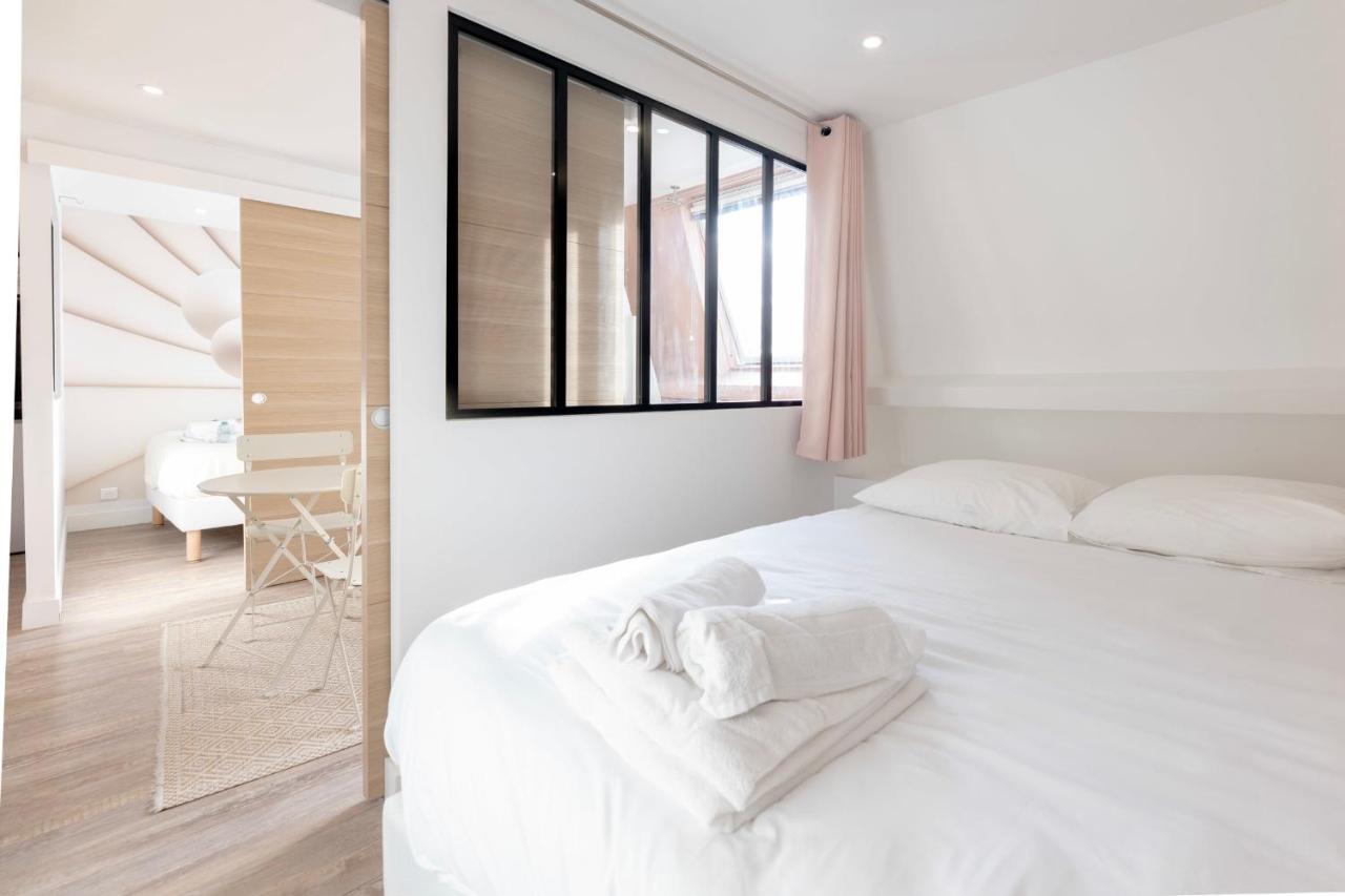 Amazing Apartment Under The Roof In Paris 8Th ภายนอก รูปภาพ