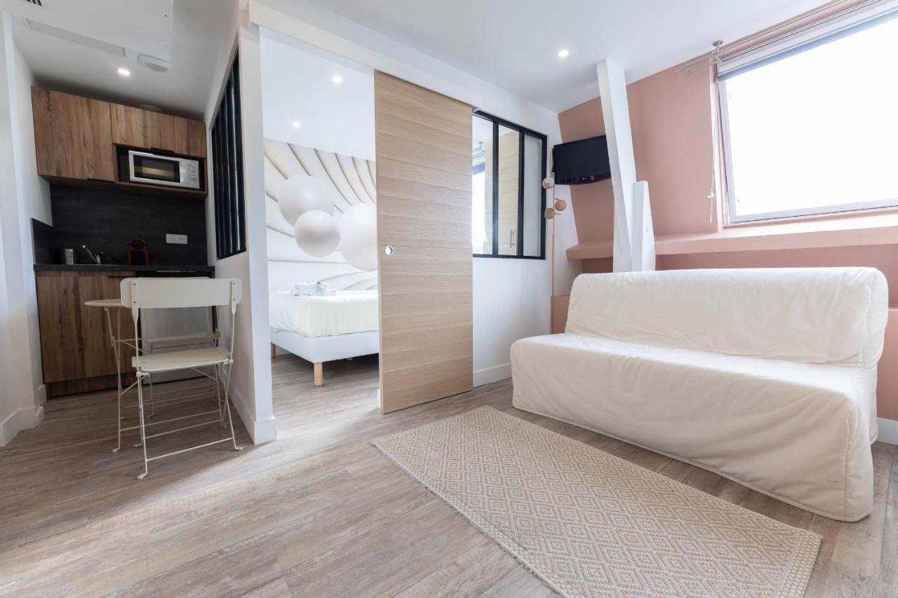 Amazing Apartment Under The Roof In Paris 8Th ภายนอก รูปภาพ
