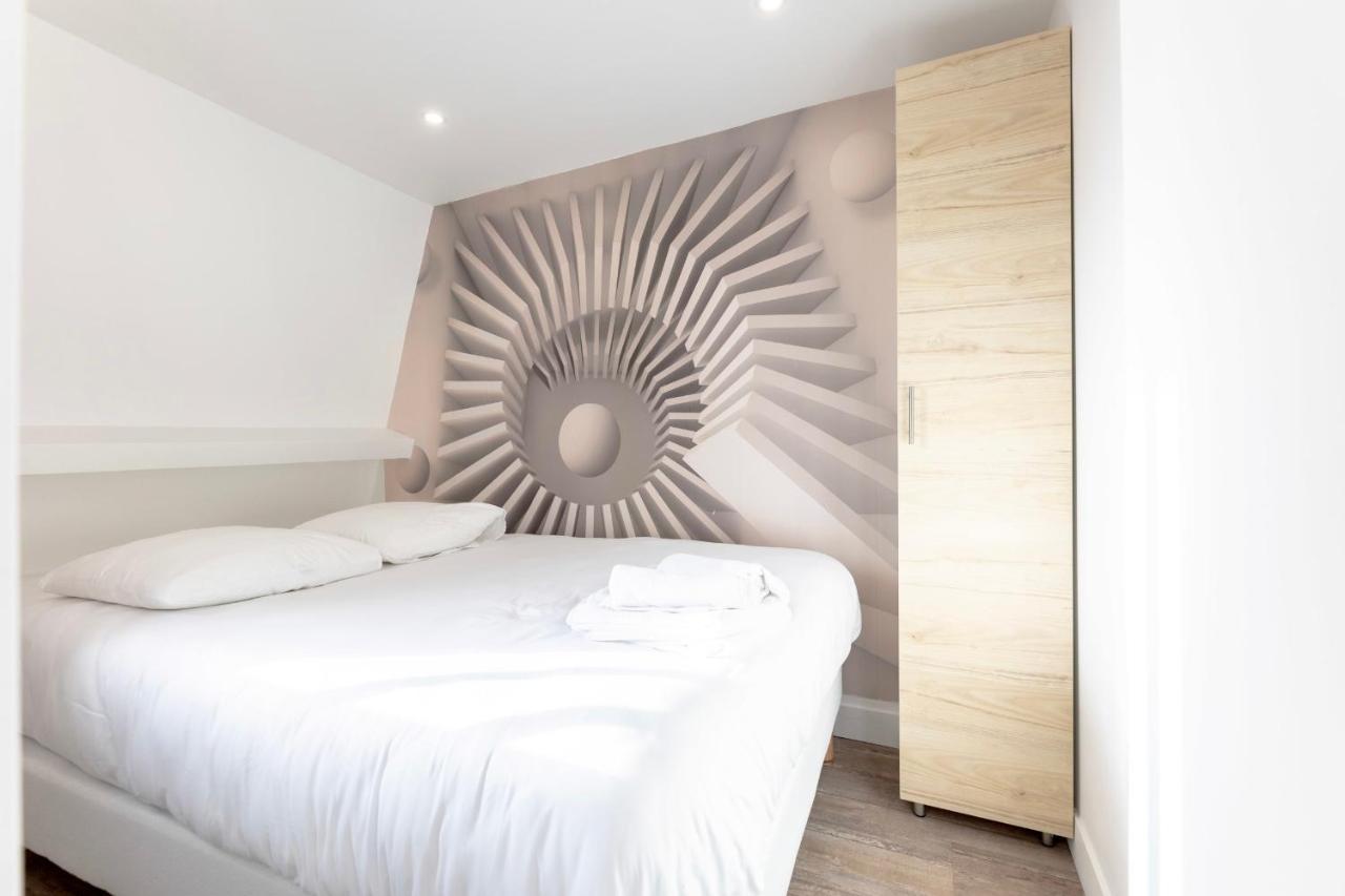 Amazing Apartment Under The Roof In Paris 8Th ภายนอก รูปภาพ