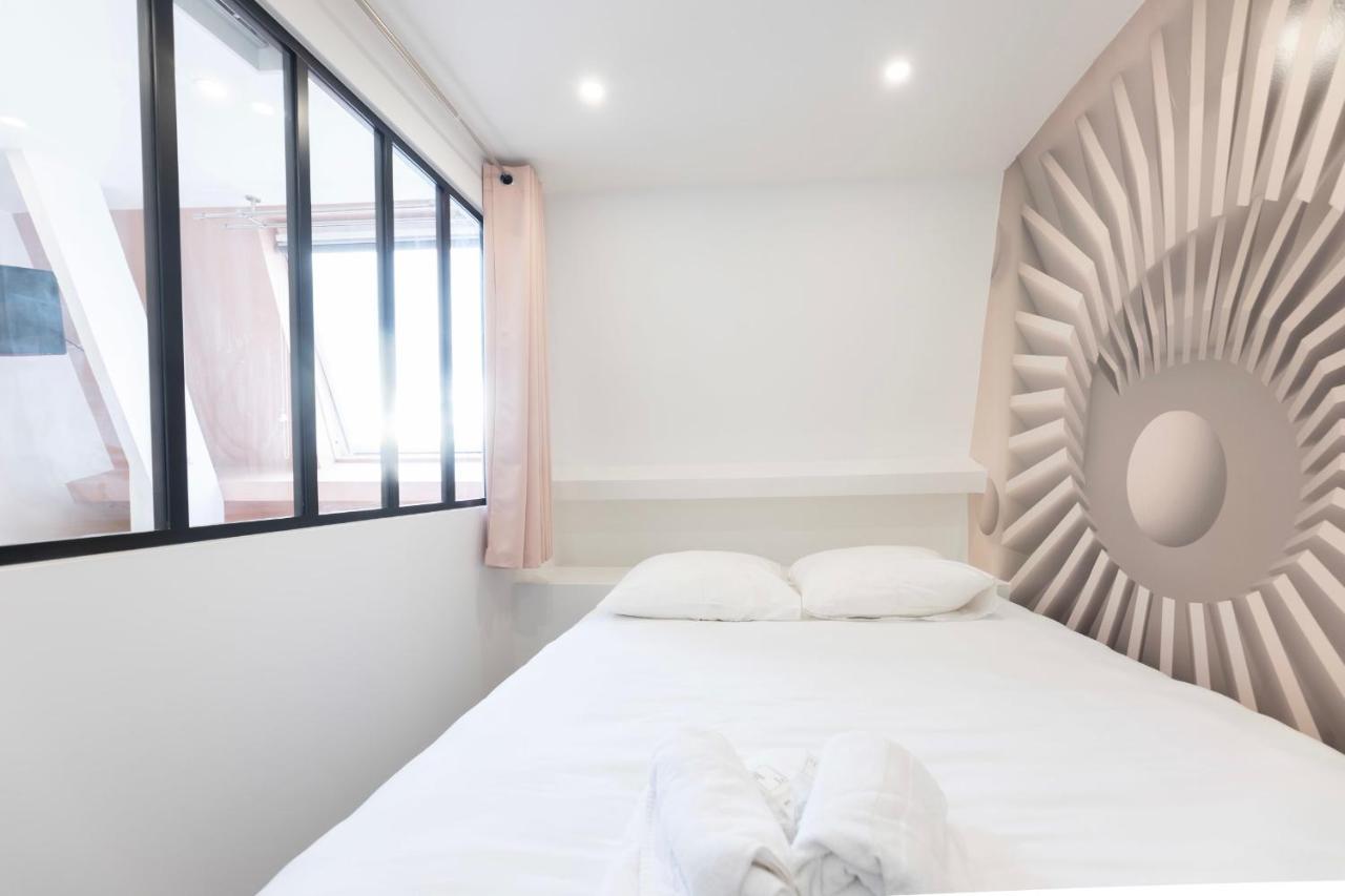 Amazing Apartment Under The Roof In Paris 8Th ภายนอก รูปภาพ