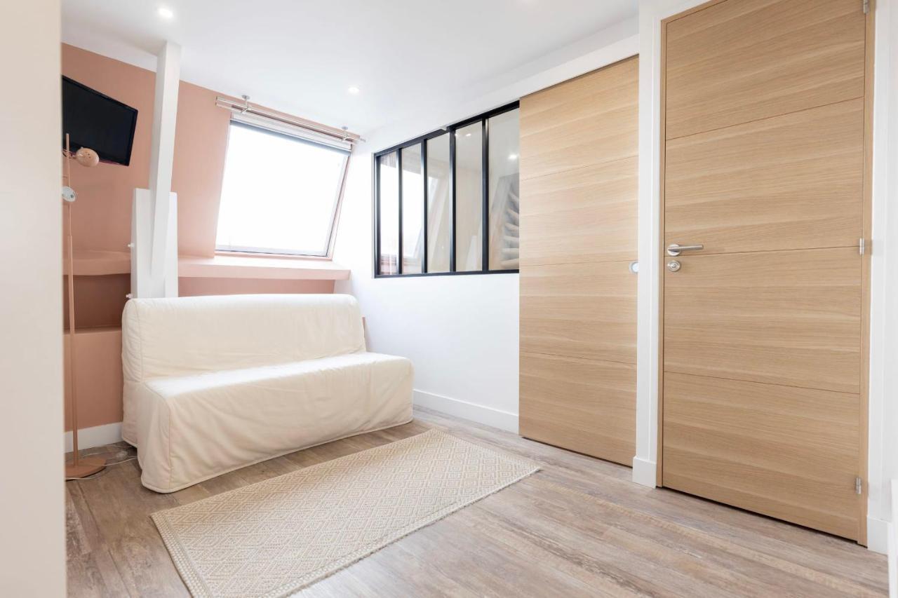 Amazing Apartment Under The Roof In Paris 8Th ภายนอก รูปภาพ