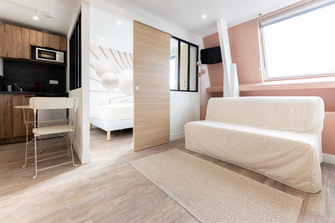 Amazing Apartment Under The Roof In Paris 8Th ภายนอก รูปภาพ